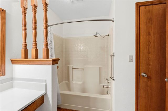 802 S Timberbrook Drive, Nevada, MO 64772