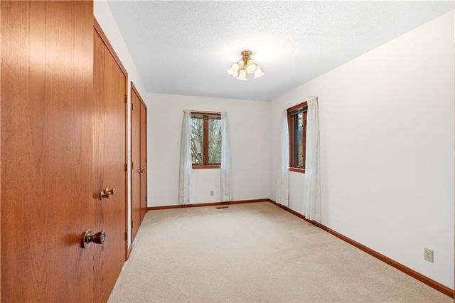 802 S Timberbrook Drive, Nevada, MO 64772