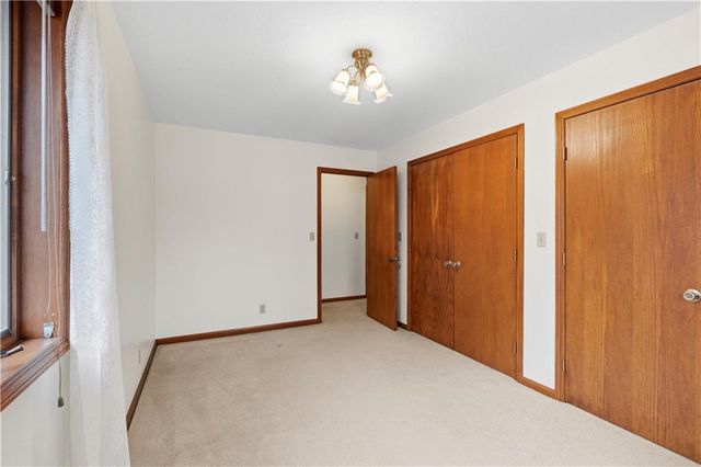 802 S Timberbrook Drive, Nevada, MO 64772