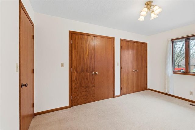 802 S Timberbrook Drive, Nevada, MO 64772