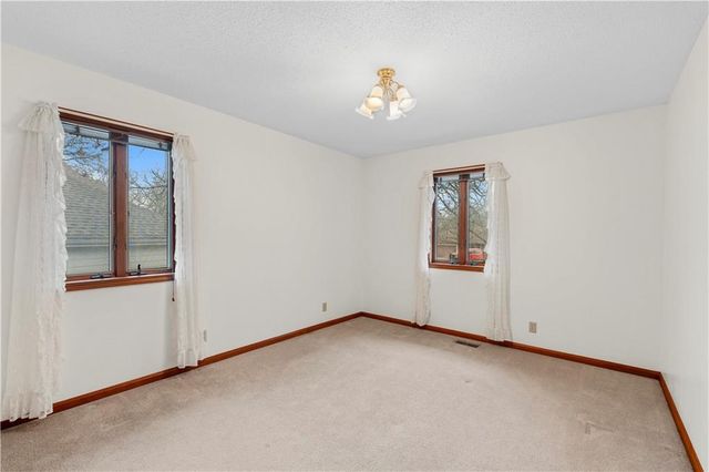 802 S Timberbrook Drive, Nevada, MO 64772