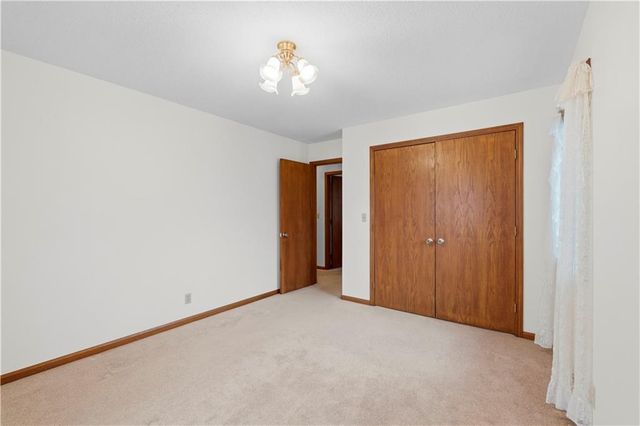 802 S Timberbrook Drive, Nevada, MO 64772