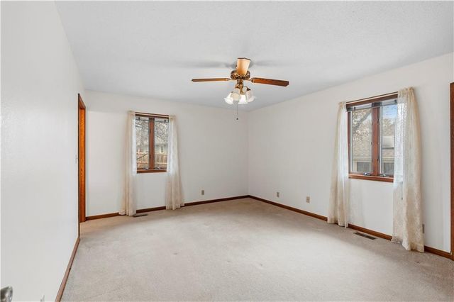 802 S Timberbrook Drive, Nevada, MO 64772