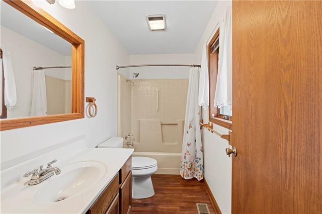 802 S Timberbrook Drive, Nevada, MO 64772