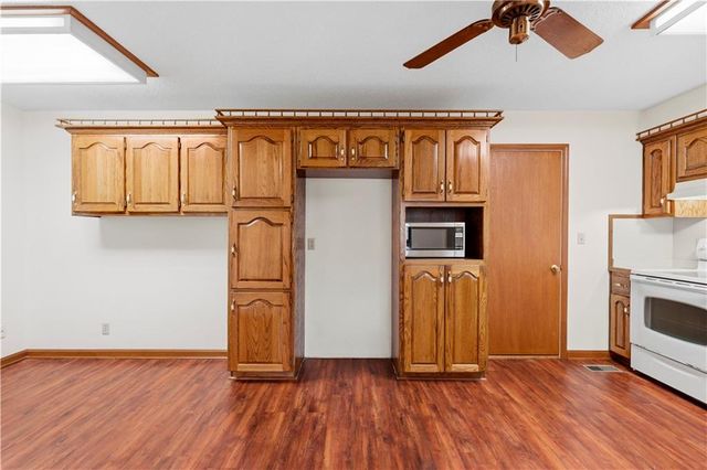 802 S Timberbrook Drive, Nevada, MO 64772