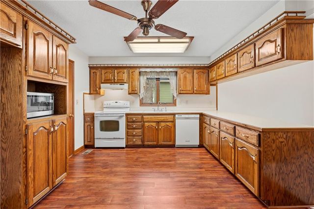 802 S Timberbrook Drive, Nevada, MO 64772