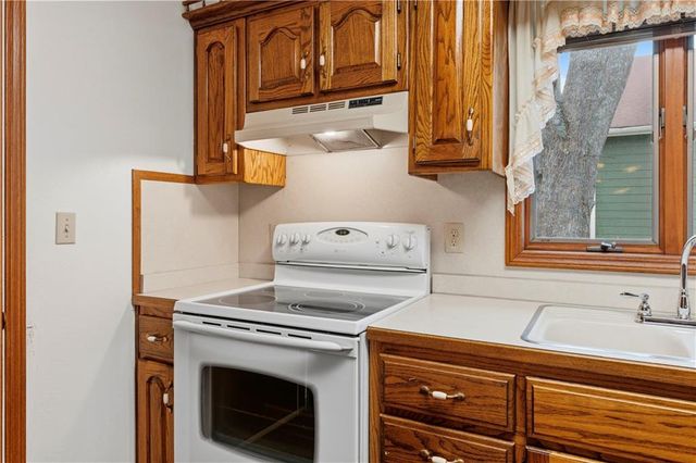 802 S Timberbrook Drive, Nevada, MO 64772