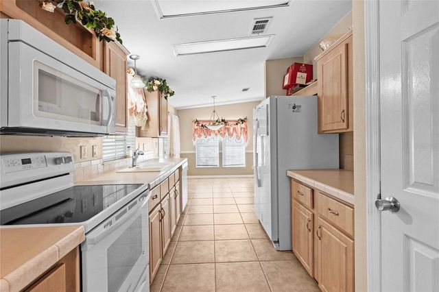 37536 GILL AVENUE, Zephyrhills, FL 33541