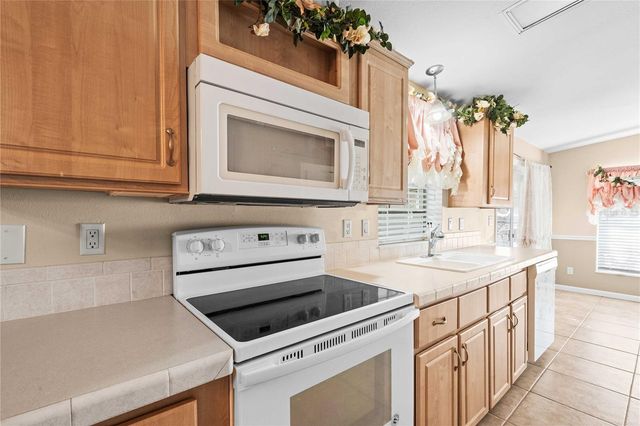 37536 GILL AVENUE, Zephyrhills, FL 33541