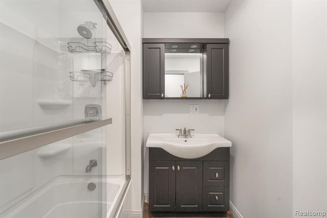 6803 Napoleon Road, Jackson, MI 49201