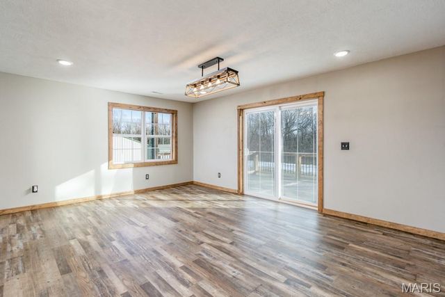 27327 HARRILL Lane, Lebanon, MO 65536