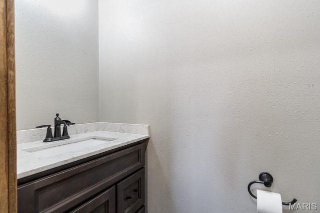 27327 HARRILL Lane, Lebanon, MO 65536