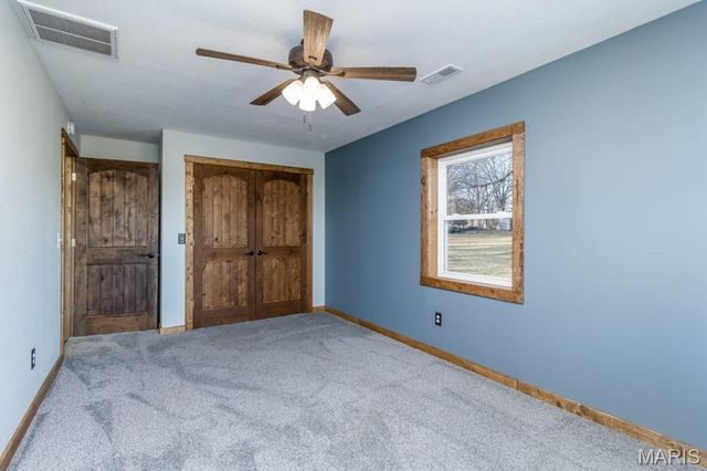 27327 HARRILL Lane, Lebanon, MO 65536