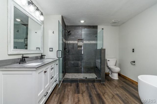 27327 HARRILL Lane, Lebanon, MO 65536