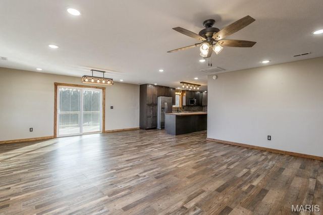 27327 HARRILL Lane, Lebanon, MO 65536