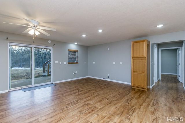 27327 HARRILL Lane, Lebanon, MO 65536