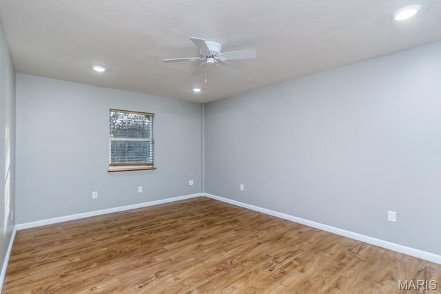 27327 HARRILL Lane, Lebanon, MO 65536