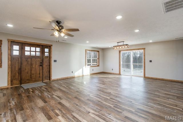 27327 HARRILL Lane, Lebanon, MO 65536