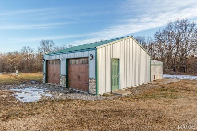 27327 HARRILL Lane, Lebanon, MO 65536