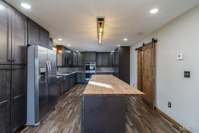 27327 HARRILL Lane, Lebanon, MO 65536