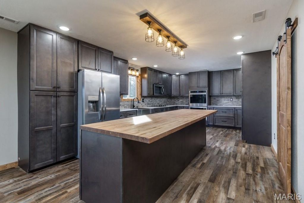 27327 HARRILL Lane, Lebanon, MO 65536