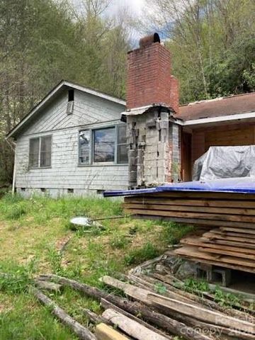 617 Barkers Creek Road, Whittier, NC 28789