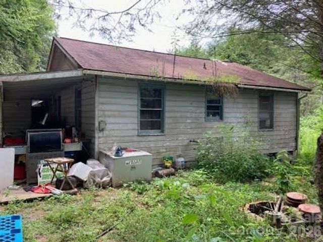 617 Barkers Creek Road, Whittier, NC 28789