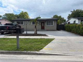 1166 W 24th St, Hialeah, FL 33010