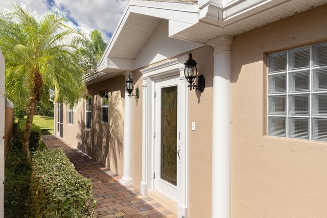 5009 Corsica Square, Vero Beach, FL 32967