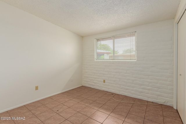 3013 E Blacklidge Drive, Tucson, AZ 85716