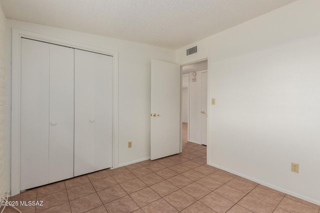 3013 E Blacklidge Drive, Tucson, AZ 85716