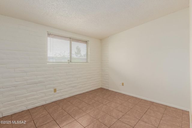 3013 E Blacklidge Drive, Tucson, AZ 85716