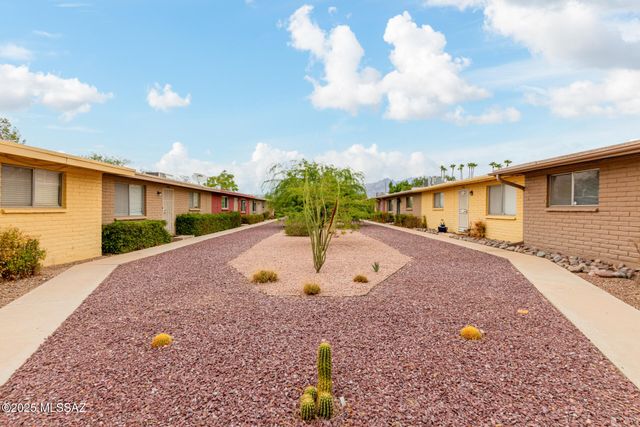 3013 E Blacklidge Drive, Tucson, AZ 85716