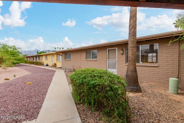 3013 E Blacklidge Drive, Tucson, AZ 85716