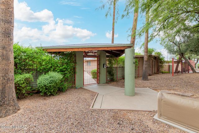 3013 E Blacklidge Drive, Tucson, AZ 85716