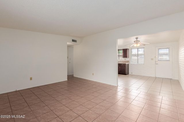 3013 E Blacklidge Drive, Tucson, AZ 85716