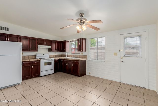 3013 E Blacklidge Drive, Tucson, AZ 85716