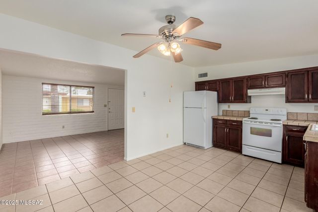 3013 E Blacklidge Drive, Tucson, AZ 85716