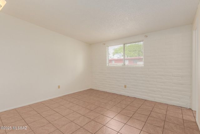 3013 E Blacklidge Drive, Tucson, AZ 85716