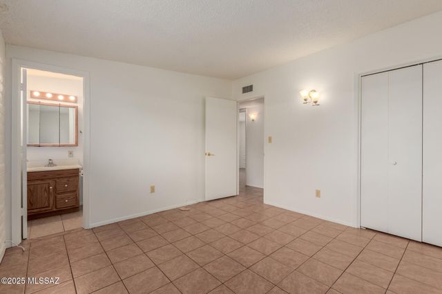 3013 E Blacklidge Drive, Tucson, AZ 85716