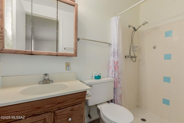 3013 E Blacklidge Drive, Tucson, AZ 85716