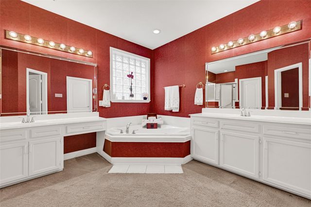 35 Parkway Place, Houston, TX 77040