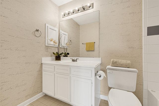 35 Parkway Place, Houston, TX 77040