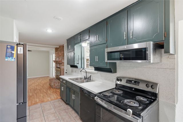837 Springdale Road, Bedford, TX 76021