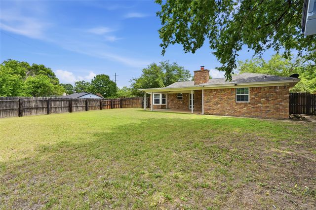 837 Springdale Road, Bedford, TX 76021