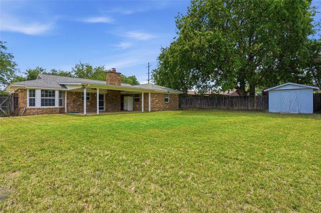 837 Springdale Road, Bedford, TX 76021