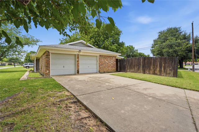 837 Springdale Road, Bedford, TX 76021