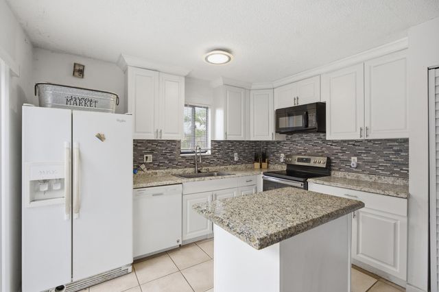 4102 Waterview Circle, Palm Springs, FL 33461