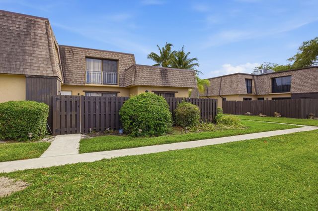 4102 Waterview Circle, Palm Springs, FL 33461