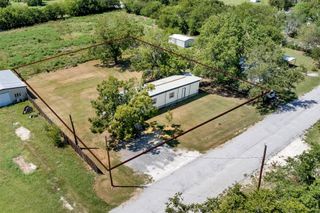 209 S Robinson Street, Myra, TX 76253